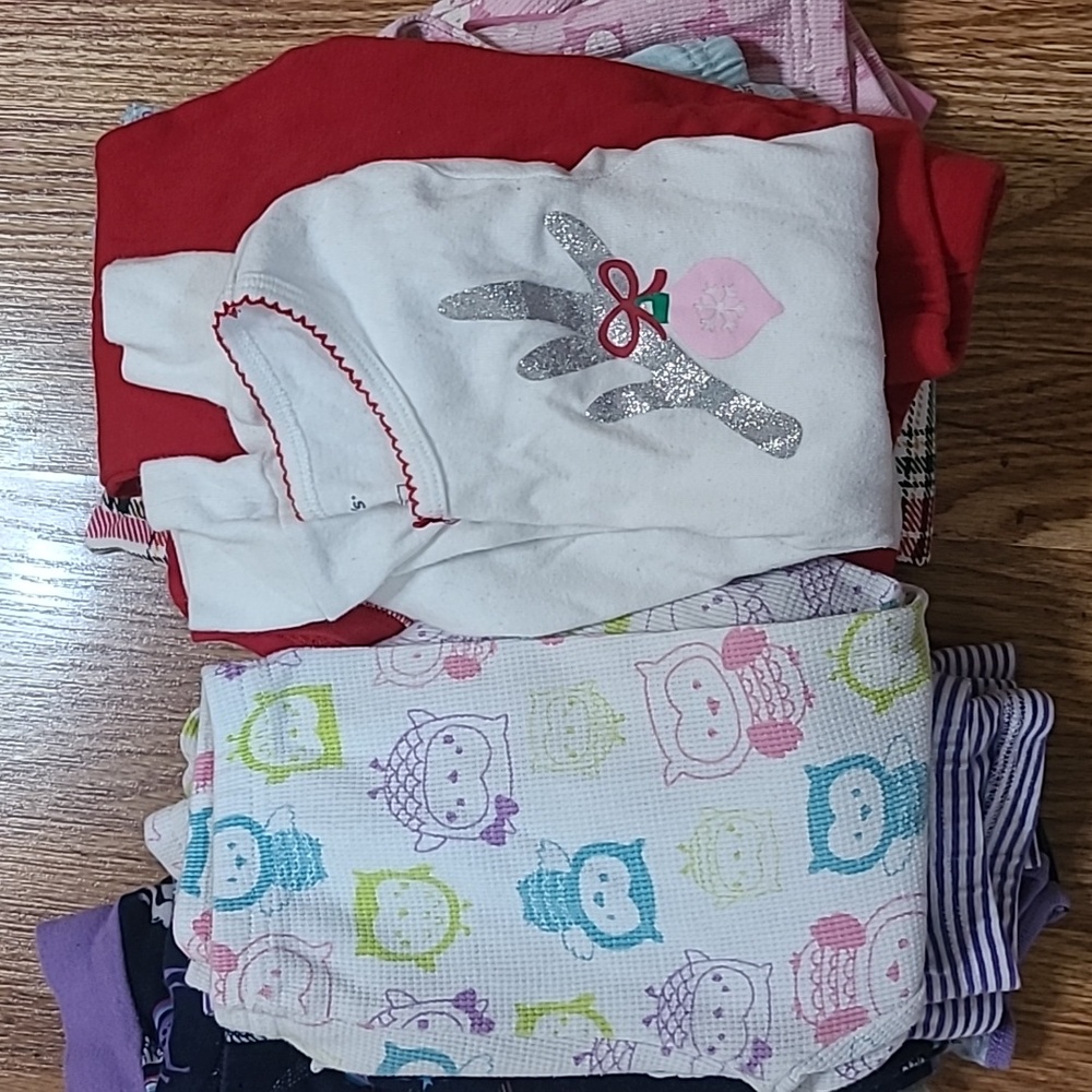 Carters sz 4/5  lot of 7 pair of girls pajamas  Children's place